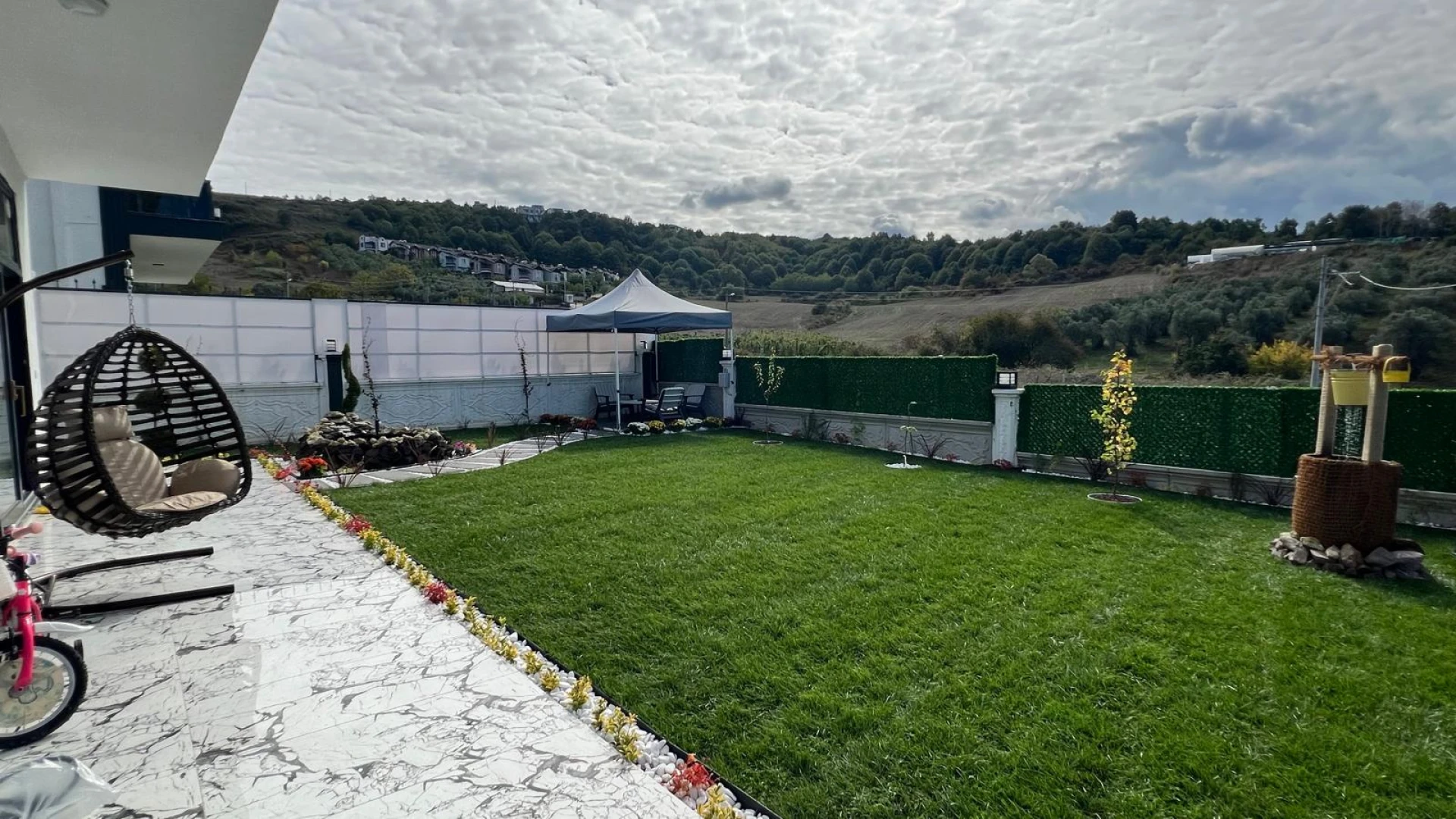 AKKÖY'DE ULTRA LÜKS 4+1 FULL EŞYALI SATILIK VİLLA